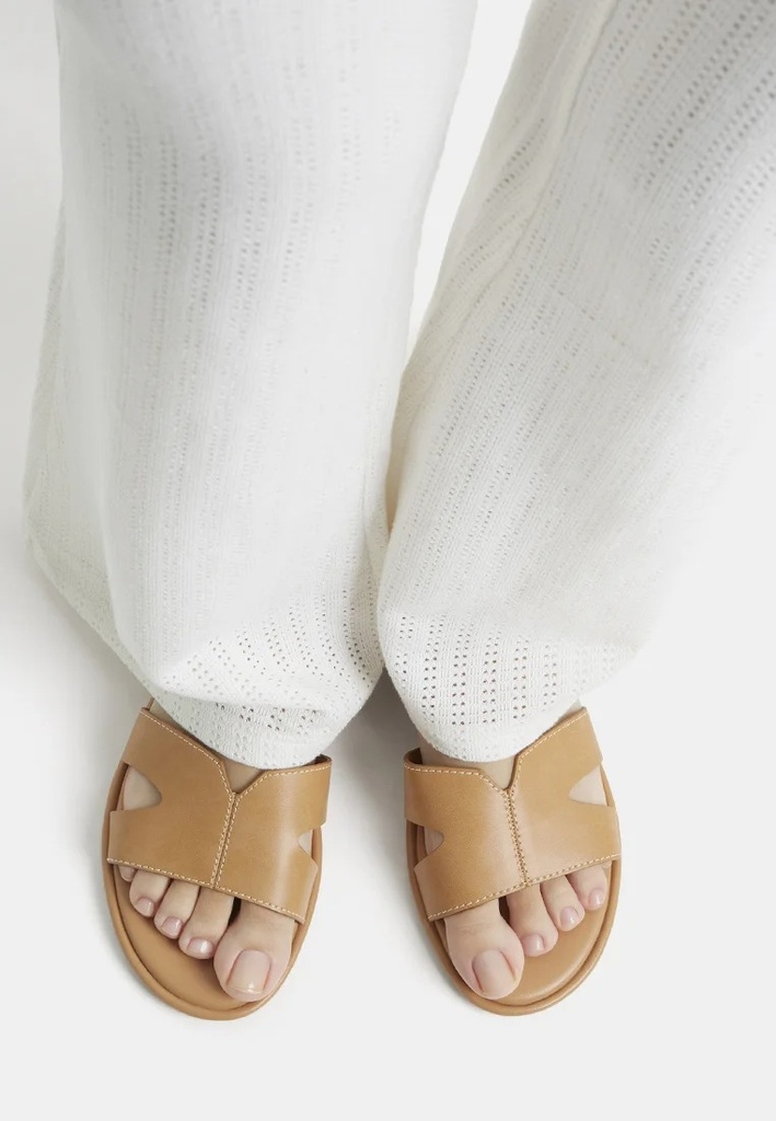 Bershka - FLAT - Sandales de bain - sand